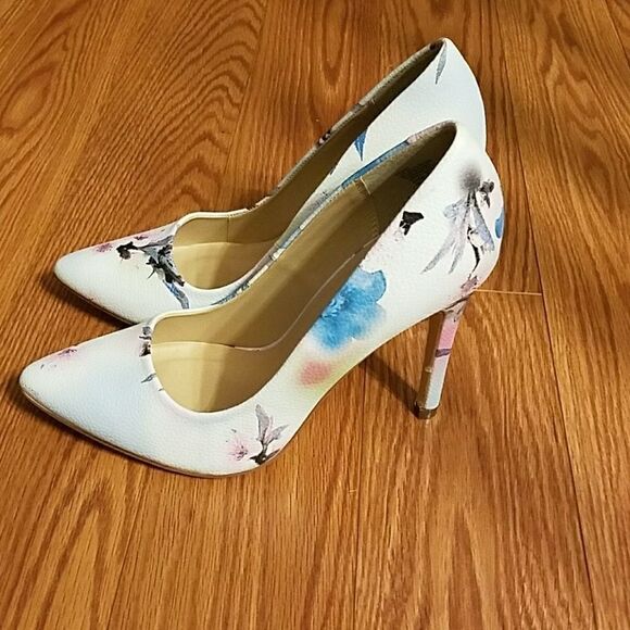 JustFab Mickey heel floral shoes Sz. 7.5 NWOB - Picture 3 of 6